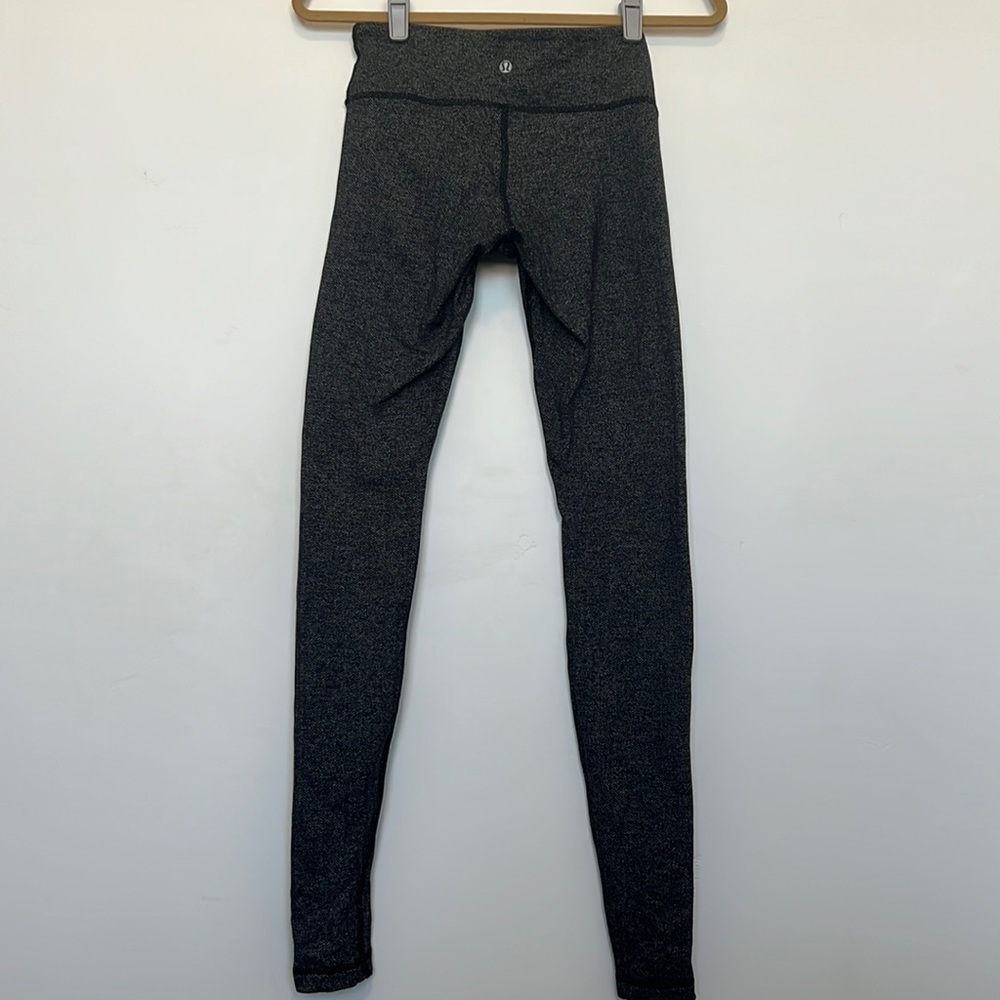 Lululemon leggings! Fun houndstooth print!